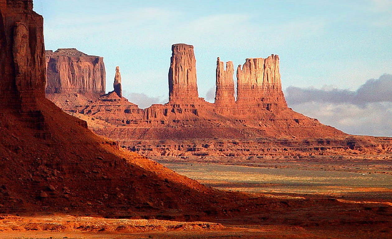 ДОЛИНА МОНУМЕНТОВ (MONUMENT VALLEY)